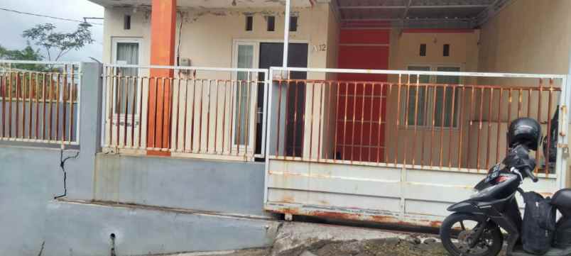 dijual rumah teluk pelabuhan ratu d