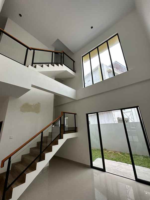 dijual rumah the icon central