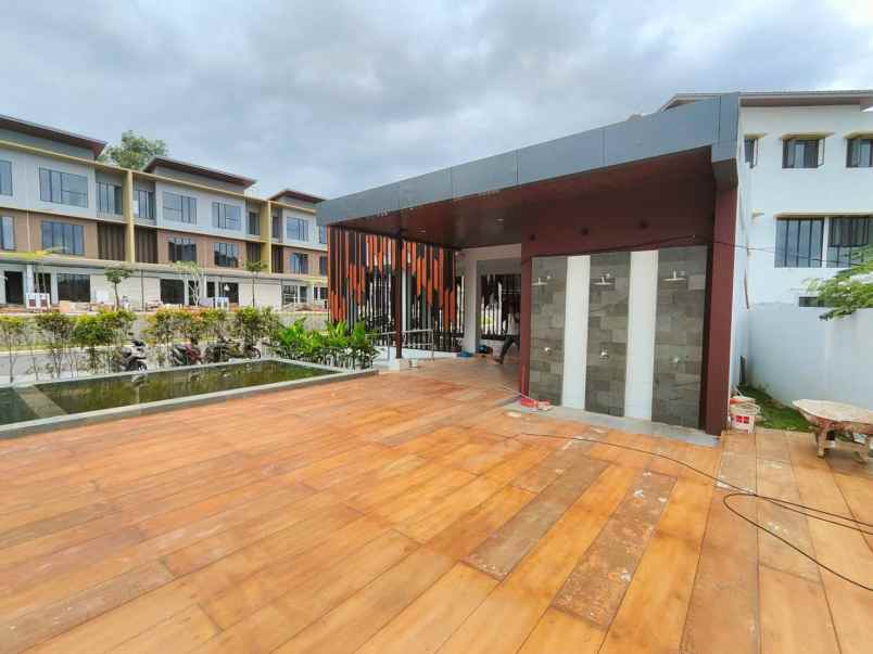 dijual rumah the icon central king