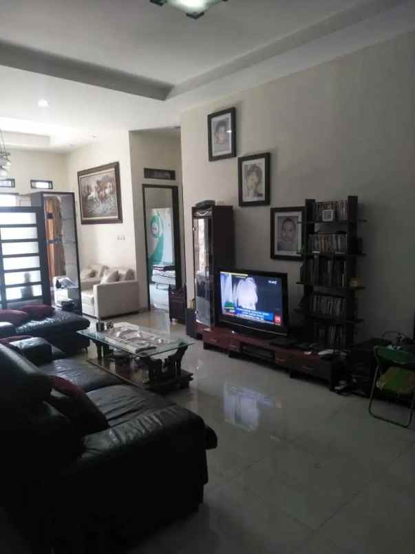 dijual rumah tinggal terawat di tebet