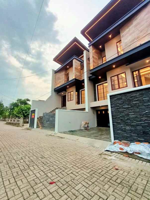 dijual rumah trjap115