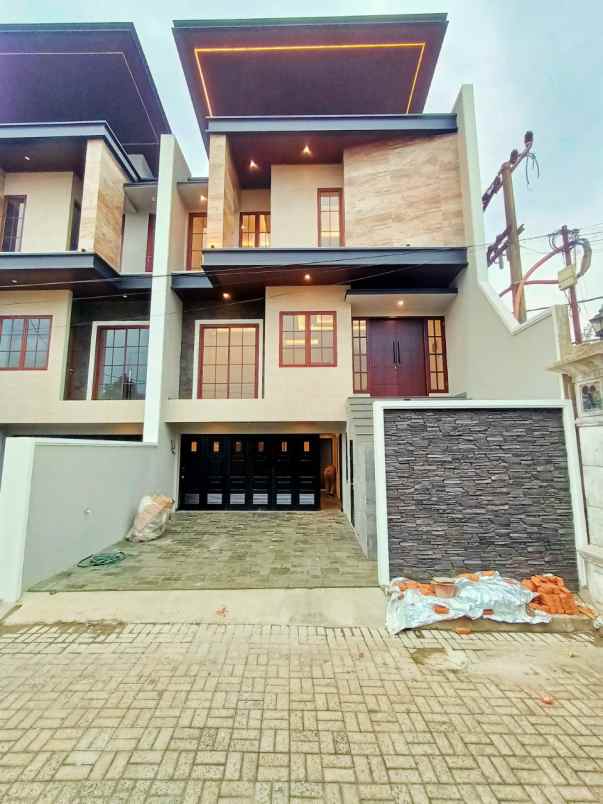 dijual rumah trjap115