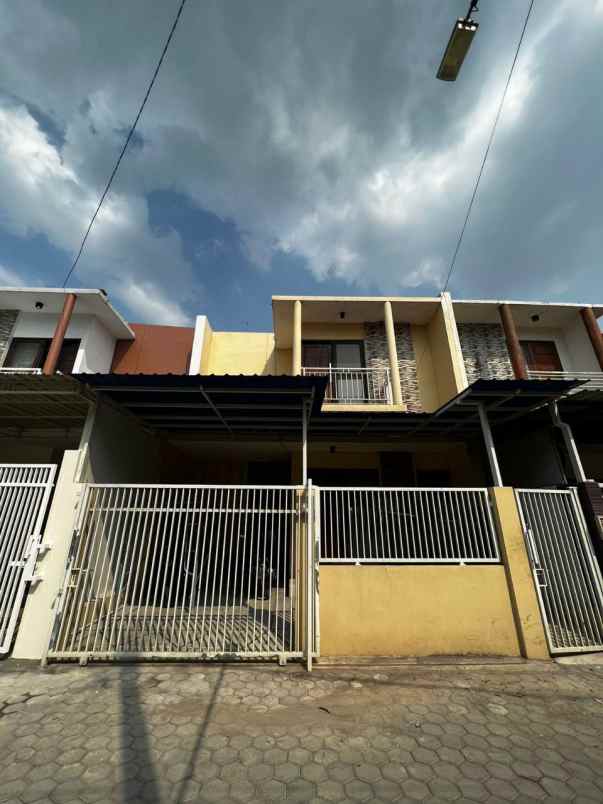 dijual rumah tropodo megarsari