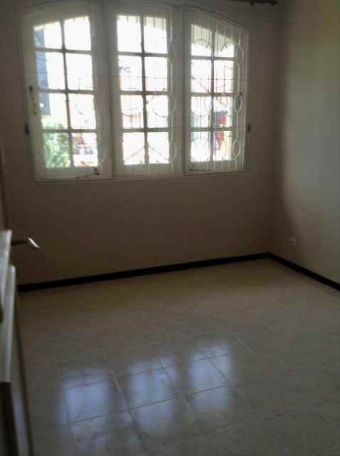 dijual rumah vila valensia