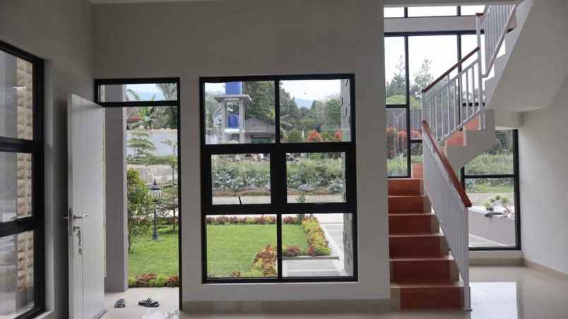 dijual rumah villa di manoko lembang bandung
