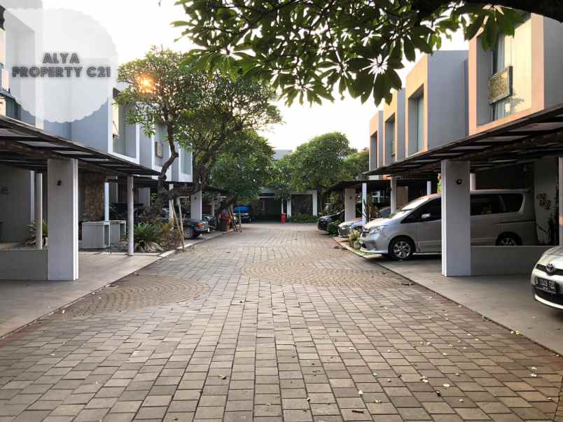 dijual rumah villasa townhouse setu