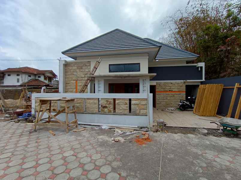 dijual rumah widodomartani ngemplak