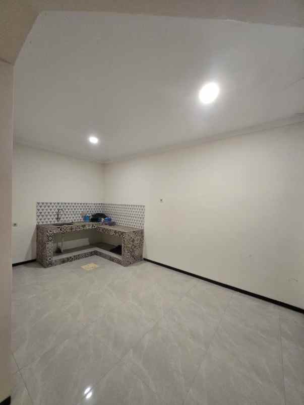 dijual rumah wiguna