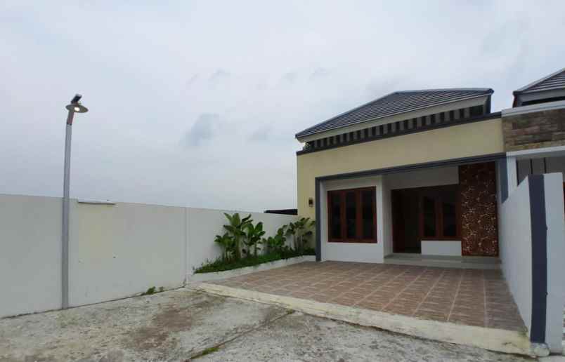 dijual rumah wirokerten