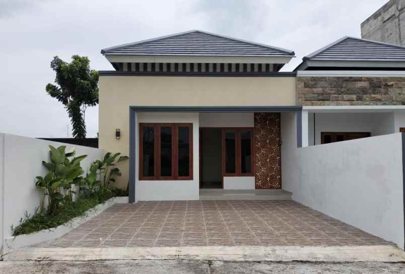 dijual rumah wirokerten