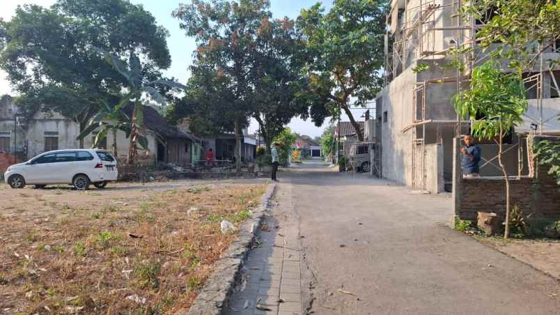 dijual tanah corongan maguwoharjo depok