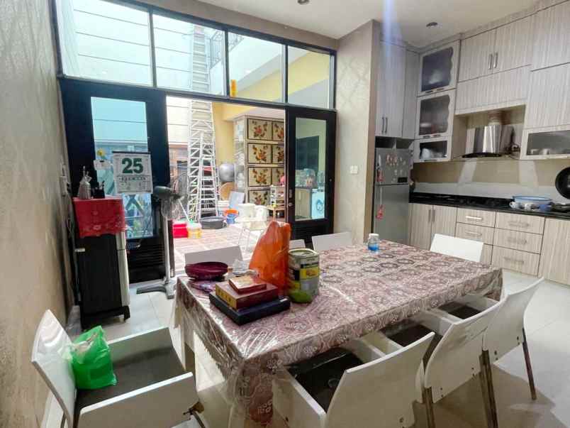 dijual villa 2 lantai komplek cemara asri jl peony