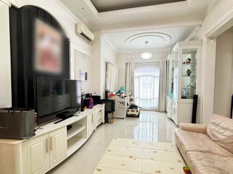 dijual villa 2 lantai komplek cemara asri jl peony