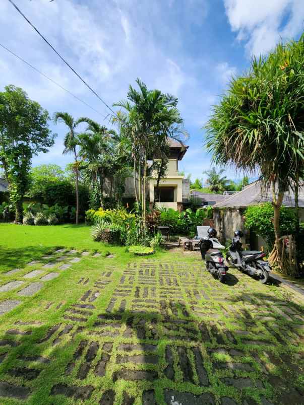 dijual villa jalan berawa canggu kuta