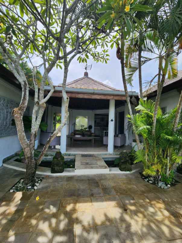 dijual villa jalan berawa canggu kuta