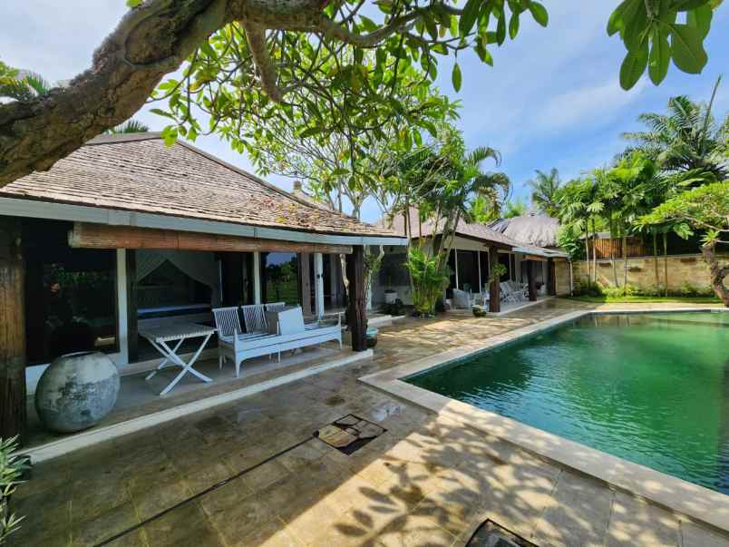 dijual villa jalan berawa canggu kuta