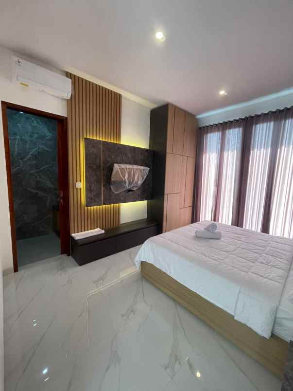 dijual villa jalan tunjung