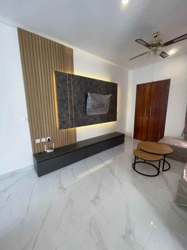 dijual villa jalan tunjung