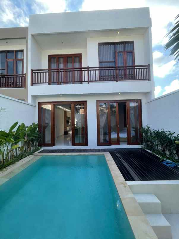 dijual villa jalan tunjung