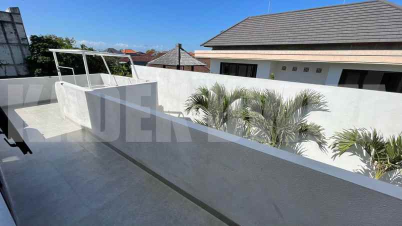 dijual villa jalan yudistira