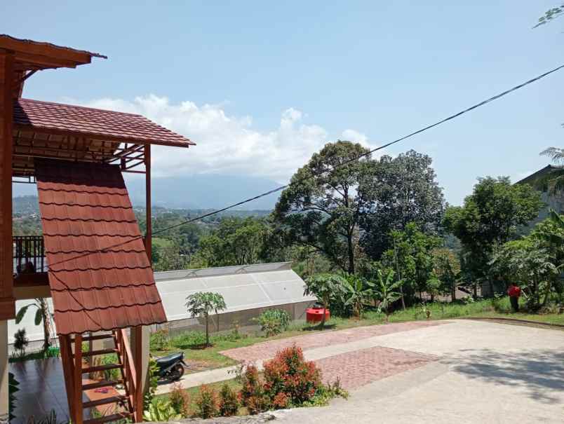 dijual villa jl raya gunung geulis