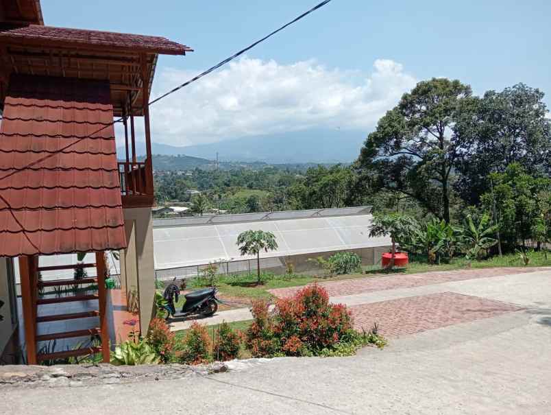 dijual villa jl raya gunung geulis