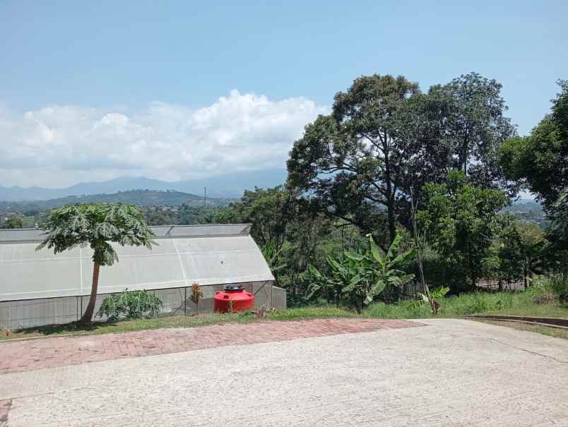 dijual villa jl raya gunung geulis