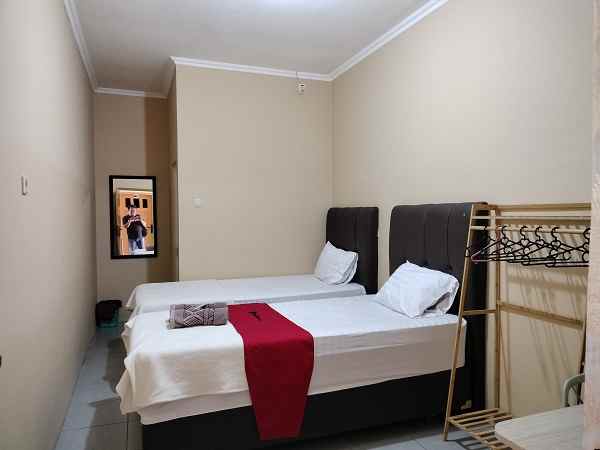 dijual villa jl saman utara tanjung