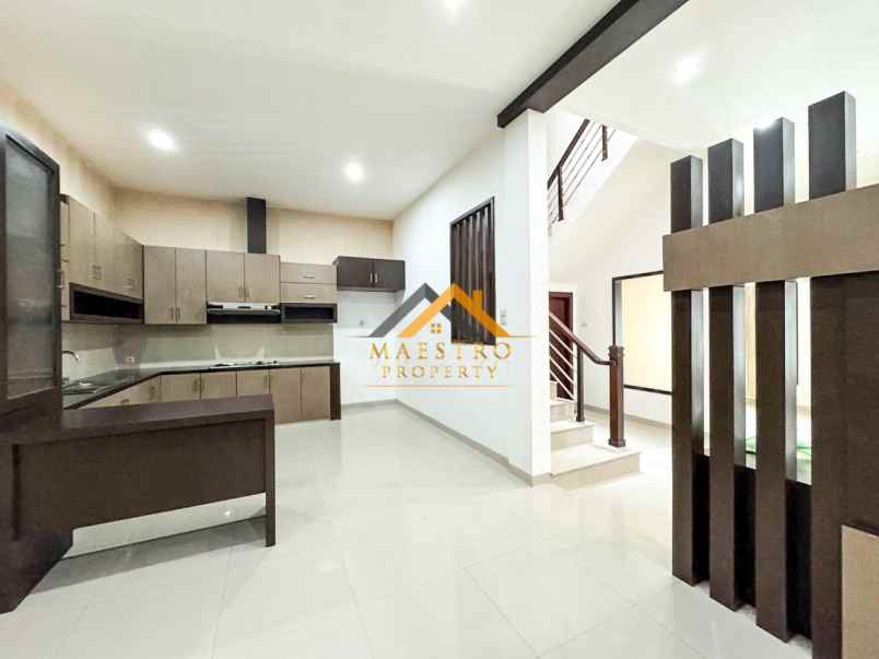 dijual villa komplek cemara asri jalan