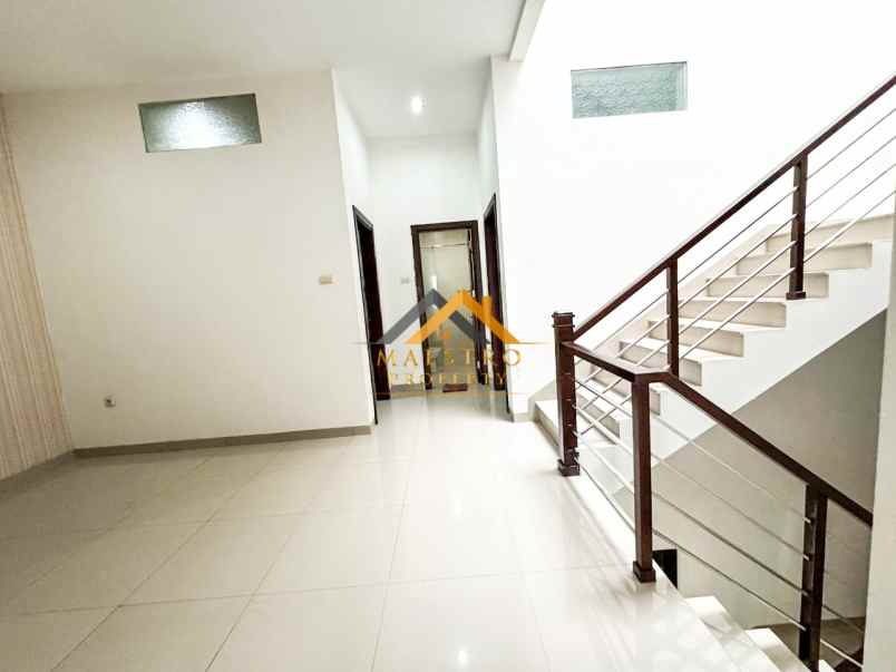 dijual villa komplek cemara asri jalan