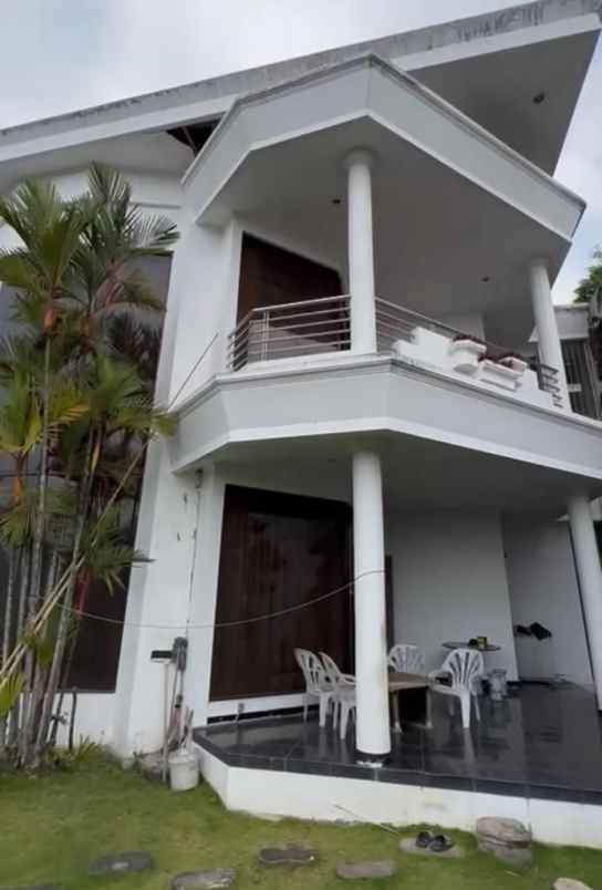 dijual villa pandaan