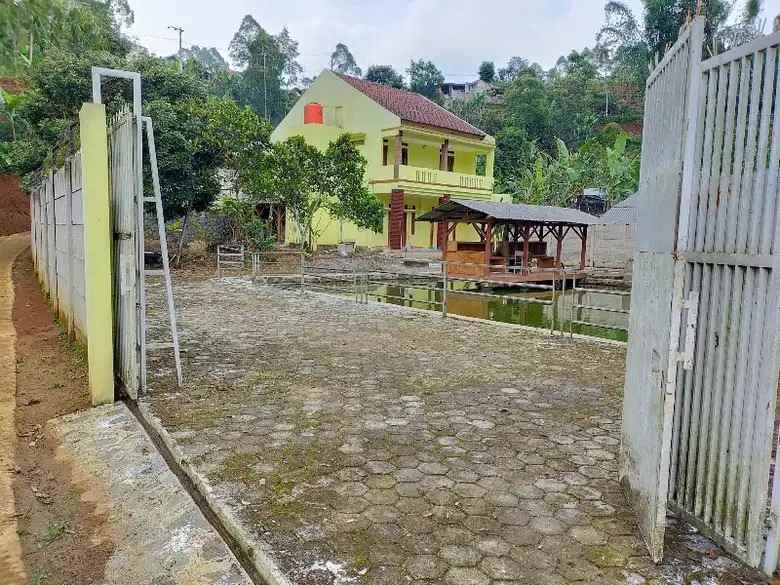 dijual villa pasir impun atas cimenyan