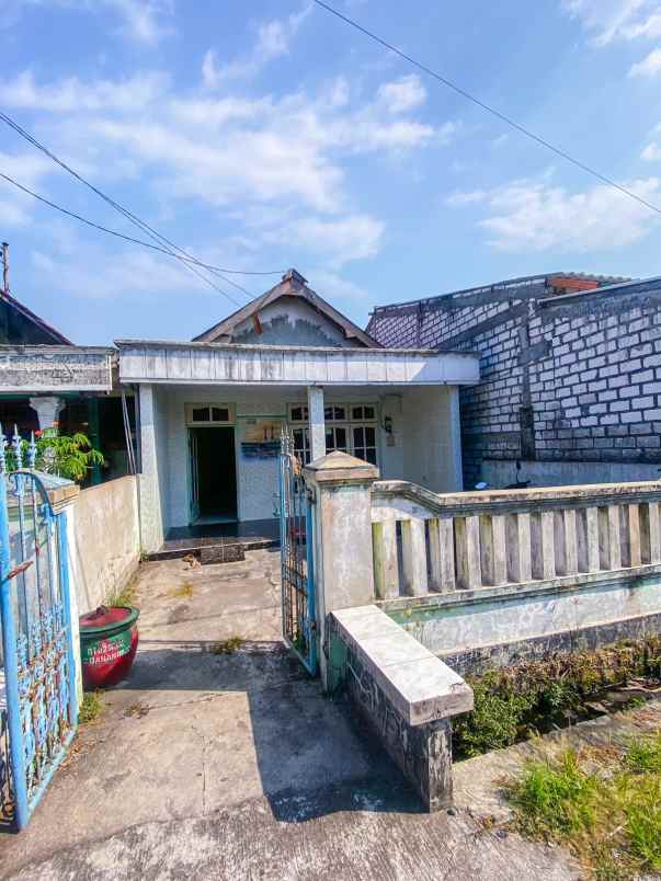 dikontrakkan rumah 3 kt 1 km 2 lantai hubungi amalia