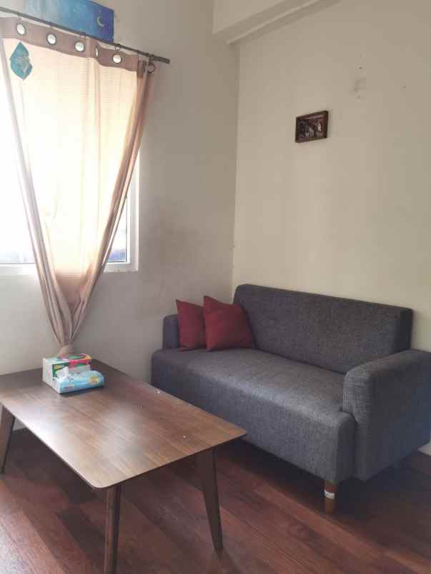 disewakan apartemen green pramuka city tower scarleet