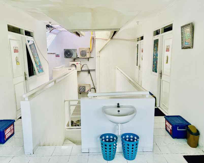 disewakan kost jl pavilion blok c4 no 7