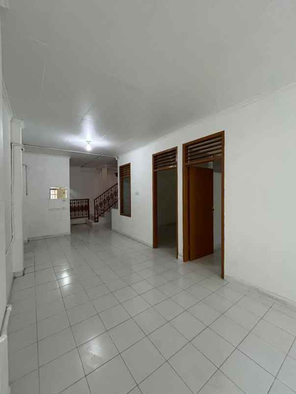 disewakan rumah bagus 2 lt belakang mall kelapa gading