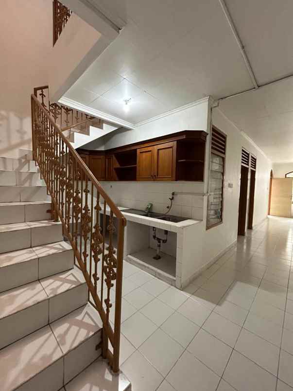 disewakan rumah bagus 2 lt belakang mall kelapa gading