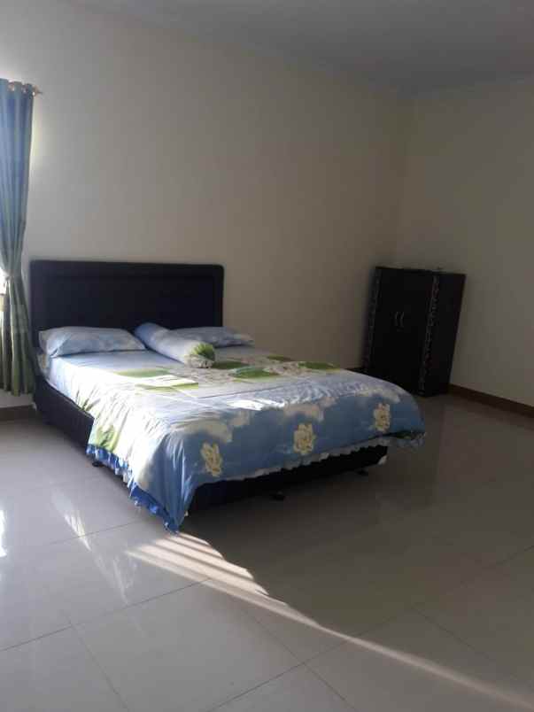 disewakan rumah jl raya cipanas belakang