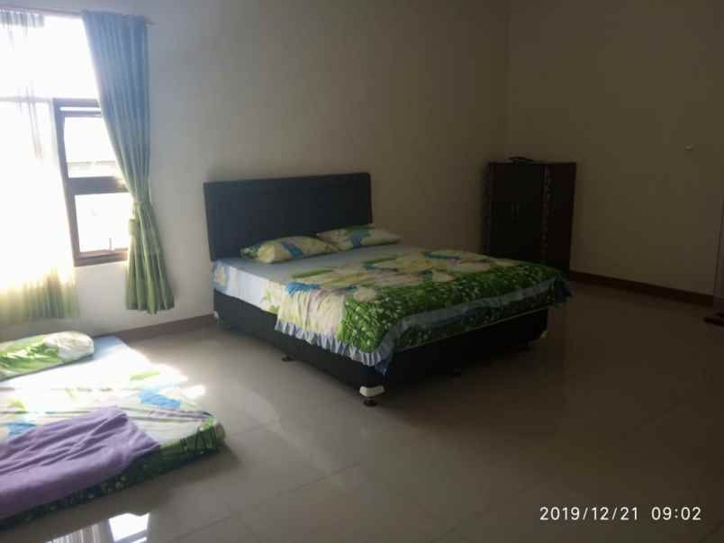 disewakan rumah jl raya cipanas belakang
