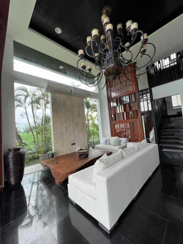 disewakan villa luxury view sawah lokasi nyanyi