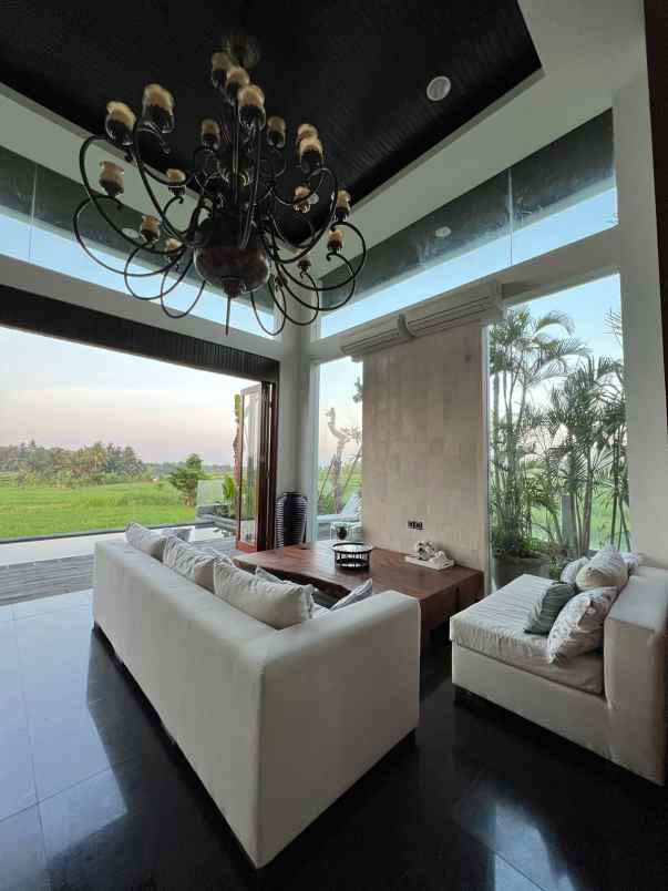 disewakan villa luxury view sawah lokasi nyanyi