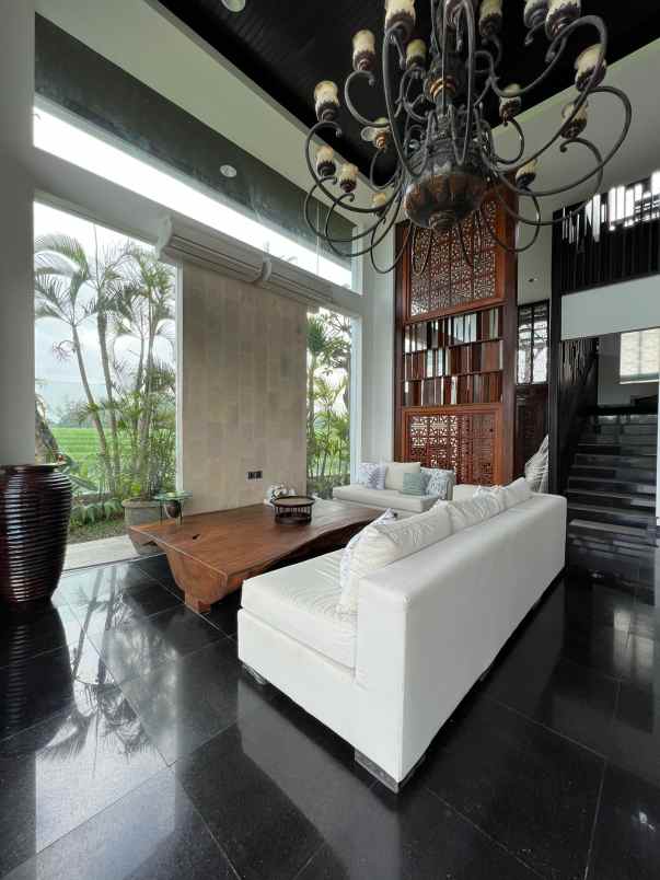 disewakan villa luxury view sawah lokasi nyanyi