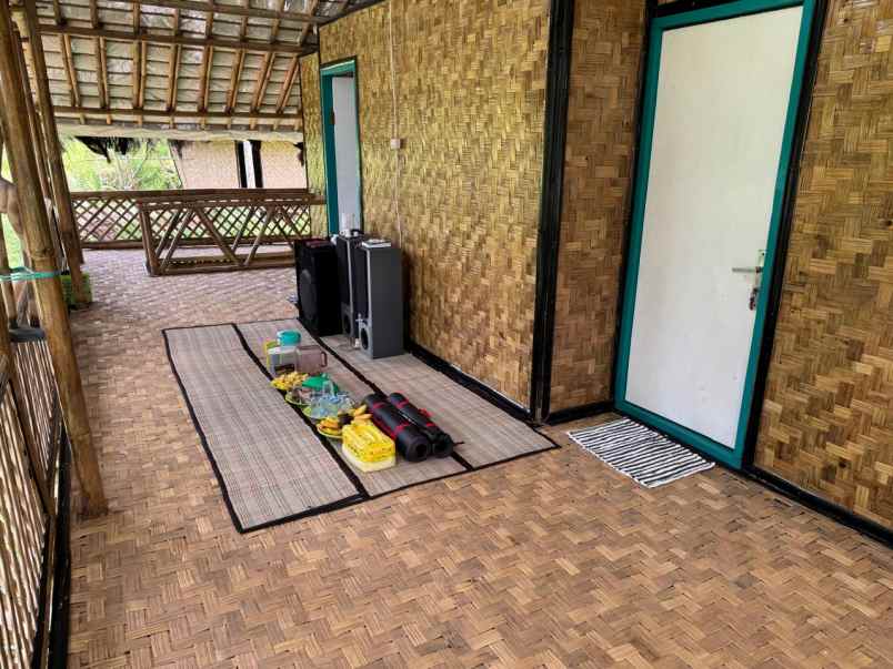 disewakan villa villa triple a saung bambu