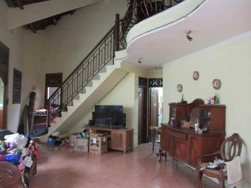 hunian mewah 4 kamar di jalan kaliurang lokasi premium