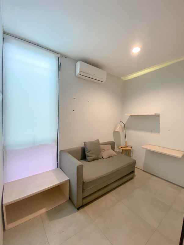 jual butuh rumah 2 lantai di grand wisata o2