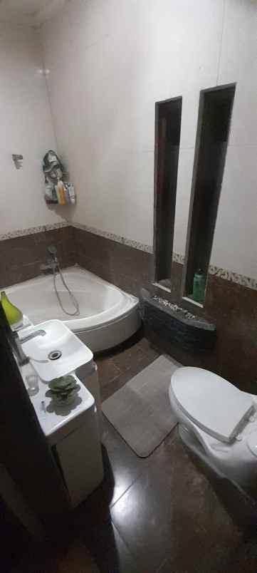 jual murah rumah 2 1 2 lantai di grand wisata