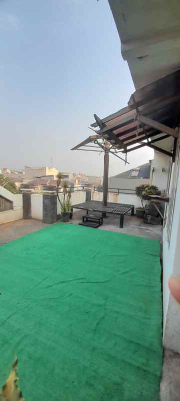 jual murah rumah 2 1 2 lantai di grand wisata