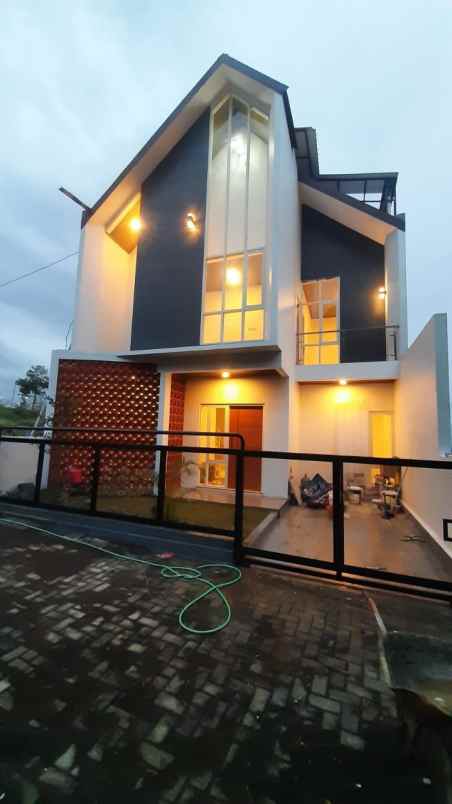 promo rumah villa 3 lantai rooftop