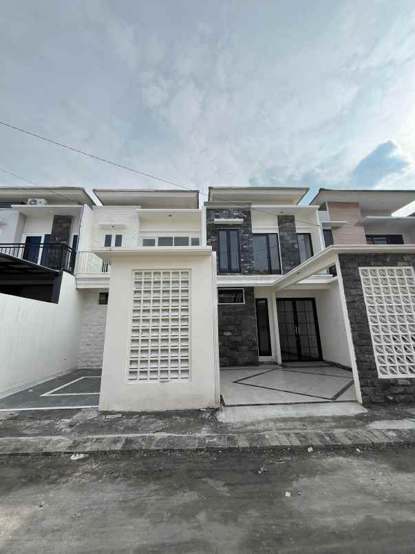 rumah 2 lantai 3 kamar tidur