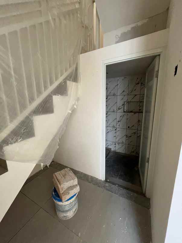 rumah 2 lantai 3 kamar tidur